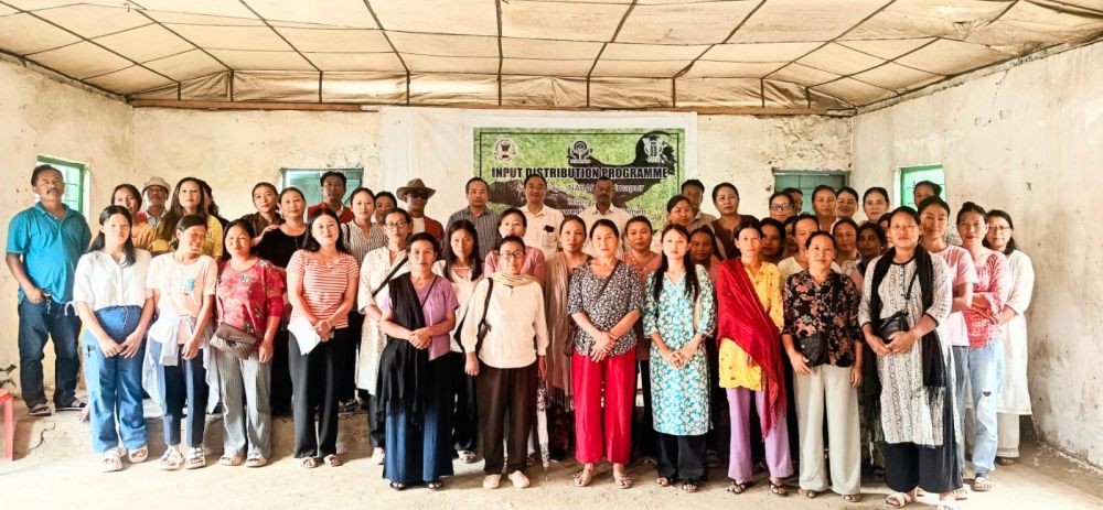 Officials along with the participants during the input distribution programme at VK Town in Akuluto subdivision, Zunheboto on June 12.